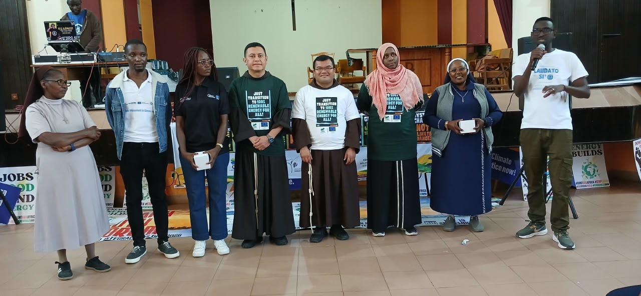 Participantes del Foro Interreligioso de la Juventud por la paz y el cuidado de la casa común en Nairobi